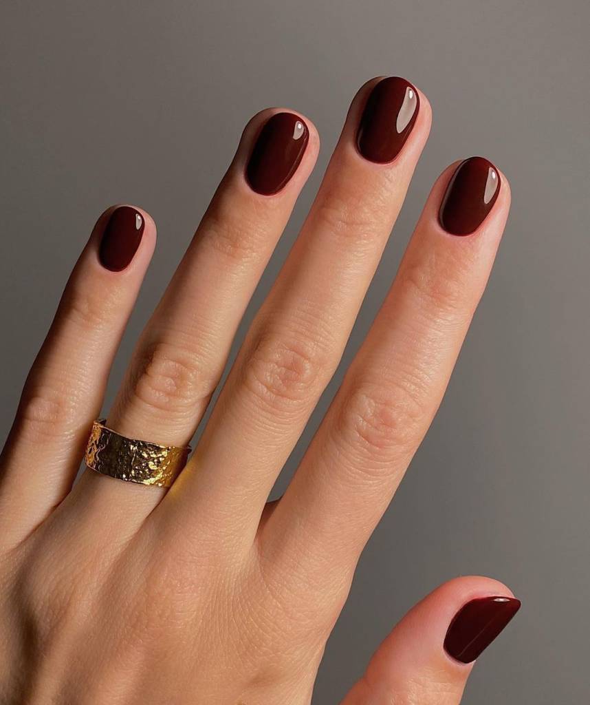 cores-esmalte-outono-marrom Cores de esmalte para outono 2023: marrom.