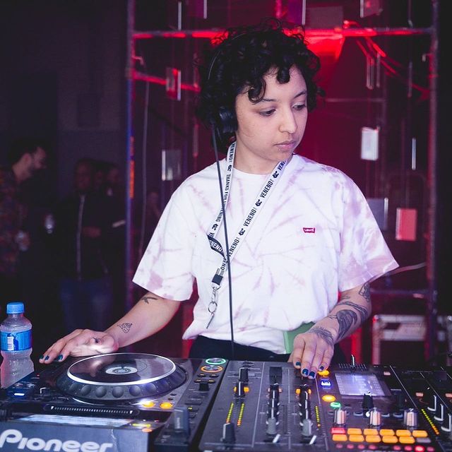 DJ Joy Velas, parte do line up do festival eletrônico Gop Tun.