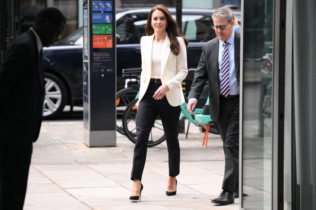 looks Kate Middleton para o trabalho - blazer branco