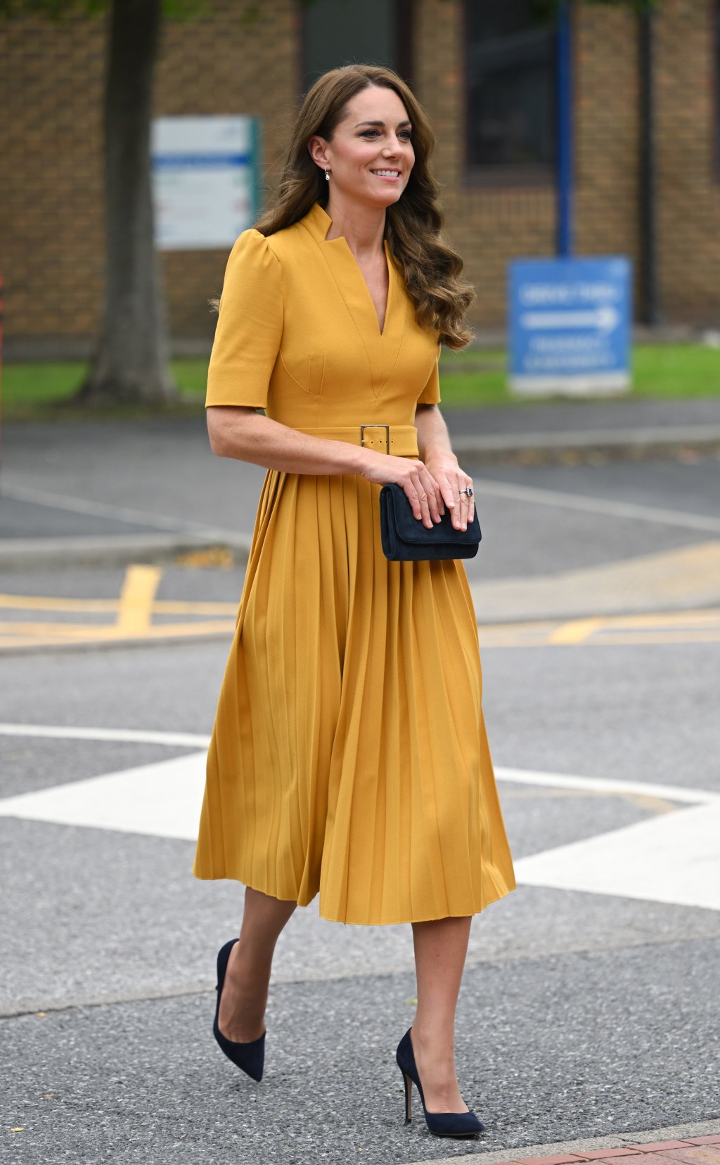 looks Kate Middleton para o trabalho - vestido midi