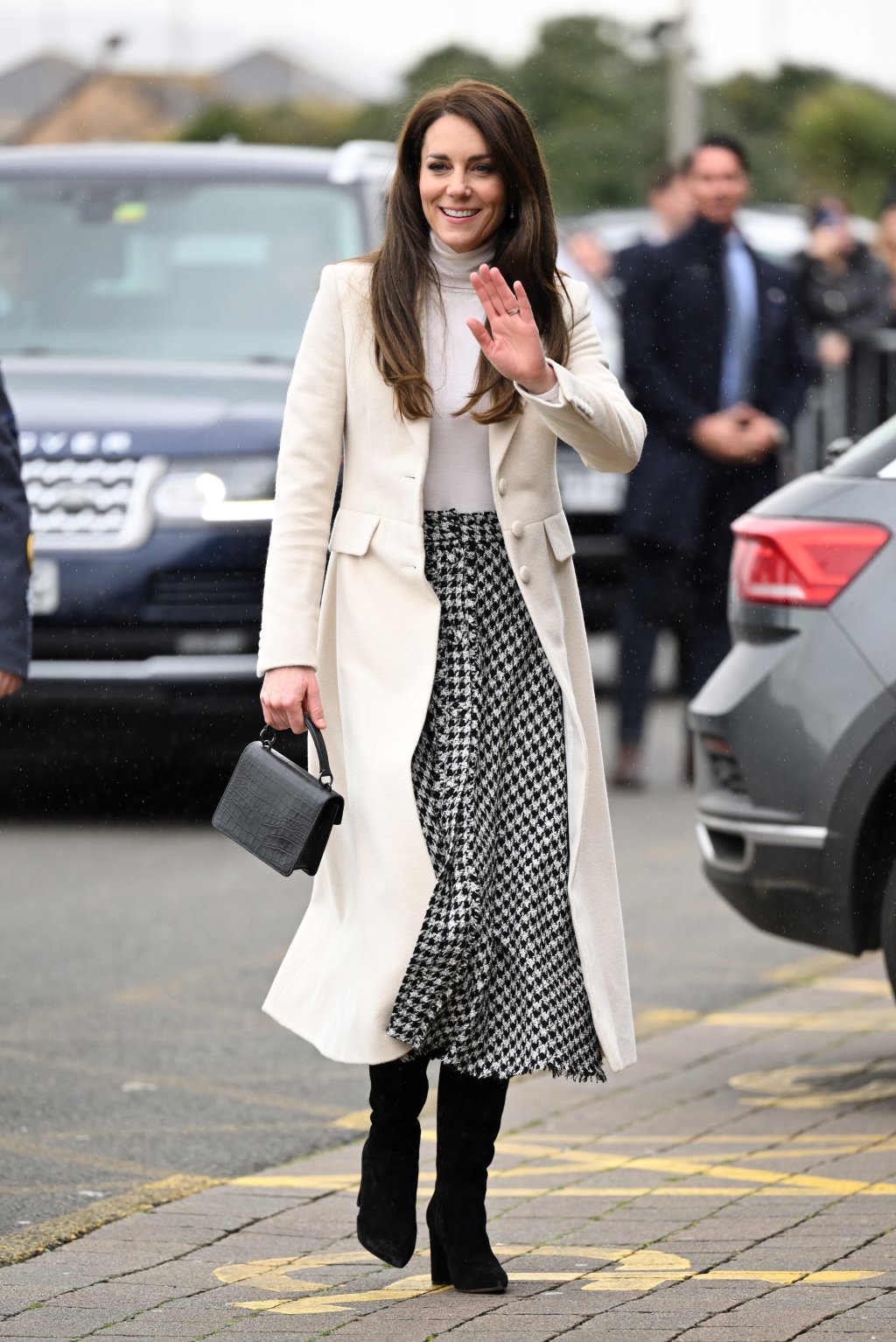 looks Kate Middleton para o trabalho - saia midi