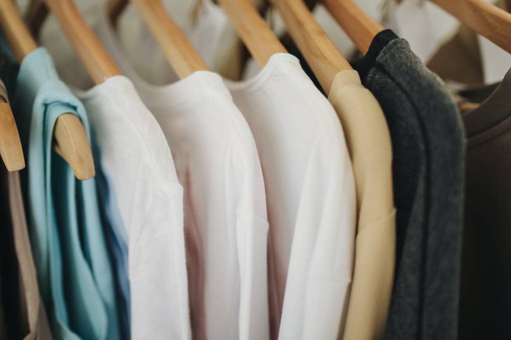 pexels-polina-tankilevitch-3735641 Os armários cápsula, compras em brechós e em marcas menores devem se tornar hábito.