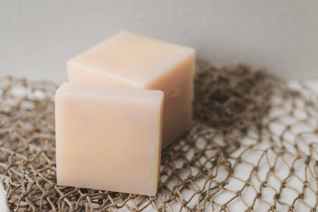 pexels-tabitha-mort-773252 Procure por cosméticos sustentáveis nas prateleiras das farmácias e lojas de cosméticos.