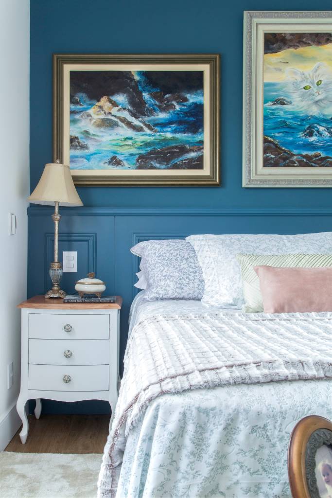 Quartos de casal com parede azul