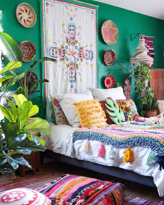 8 quartos de casal com paredes coloridas para soltar a criatividade