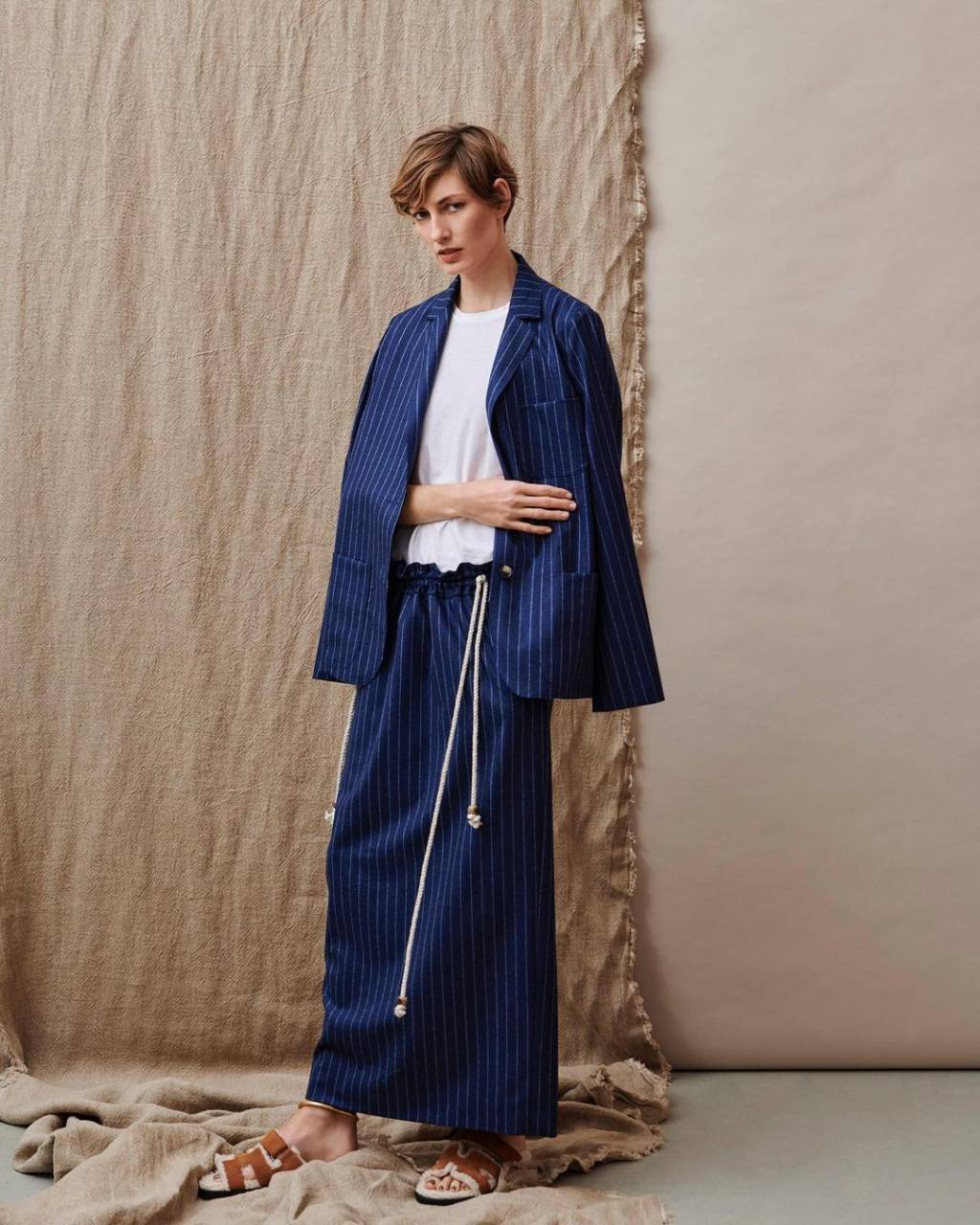 quiet luxury Mulher com roupa sofisticada