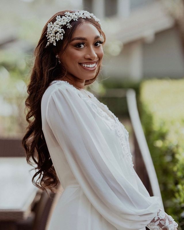 tiara-flores-penteados-noivas Inspirações de penteados para noivas de cabelo longo.