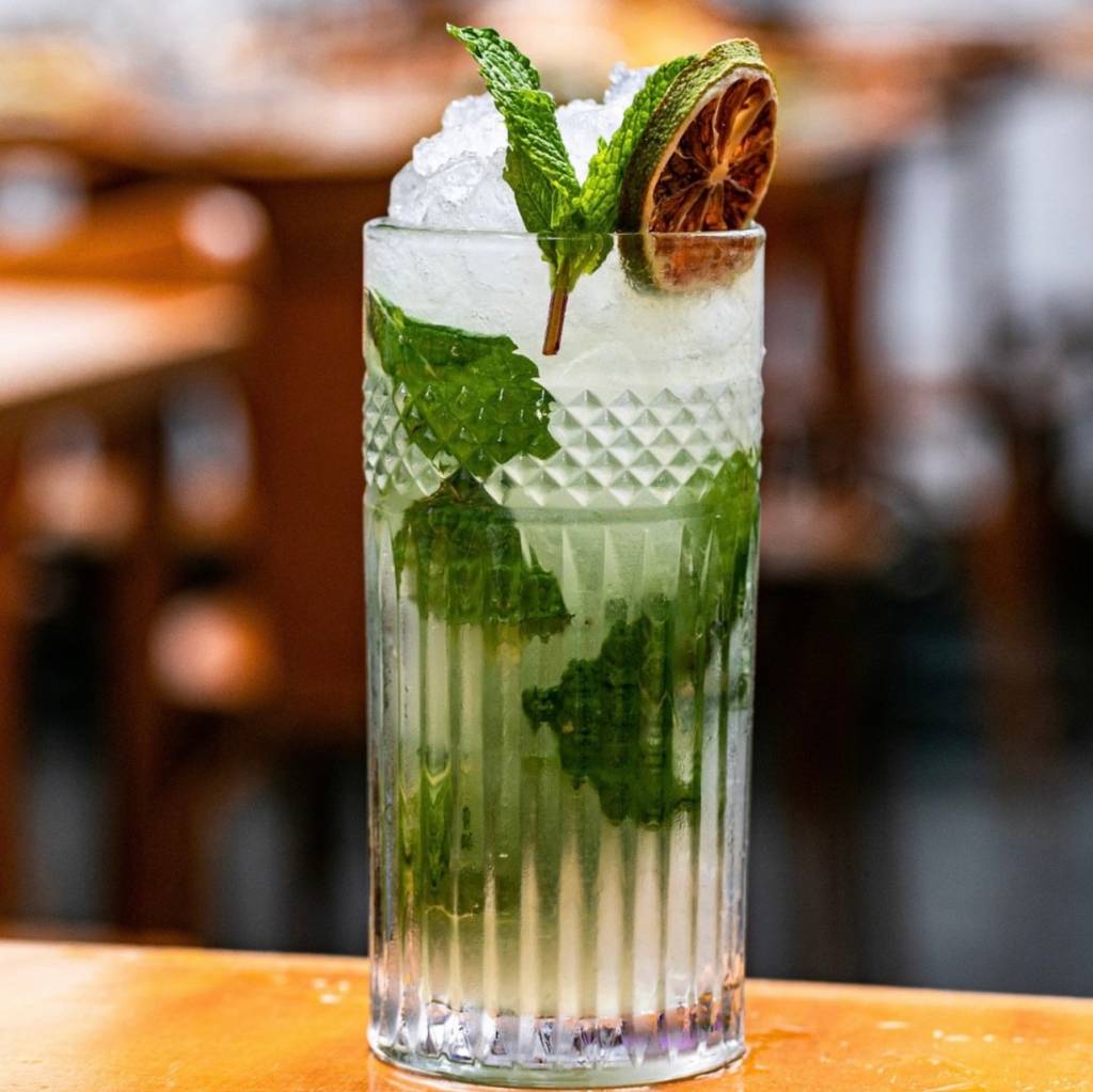 Drinque Mojito sem álcool – O Pasquim Bar e Prosa O Mojito sem álcool do bar O Pasquim Bar e Prosa