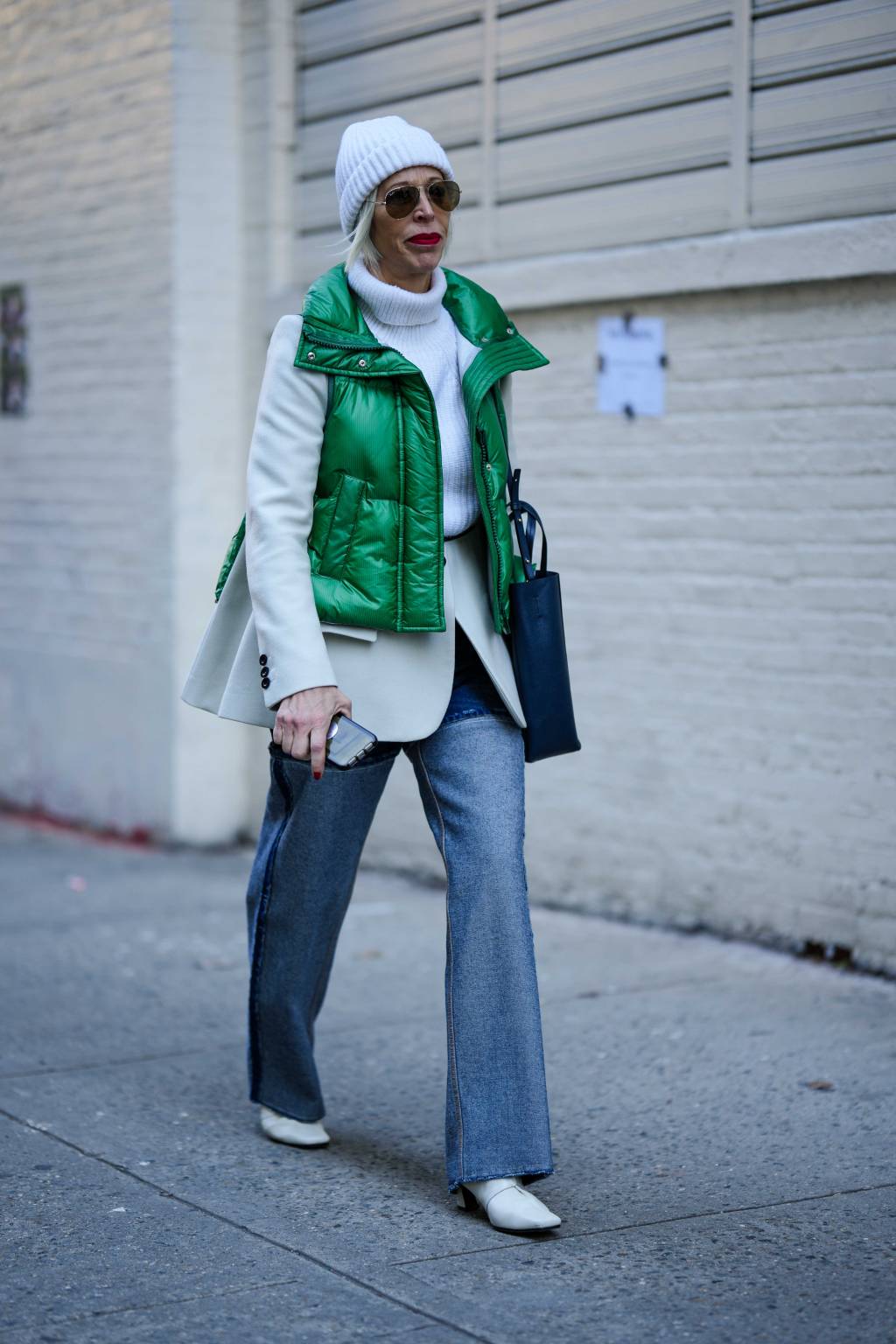 Street Style – February 2023 – New York Fashion Week colete esportivo
