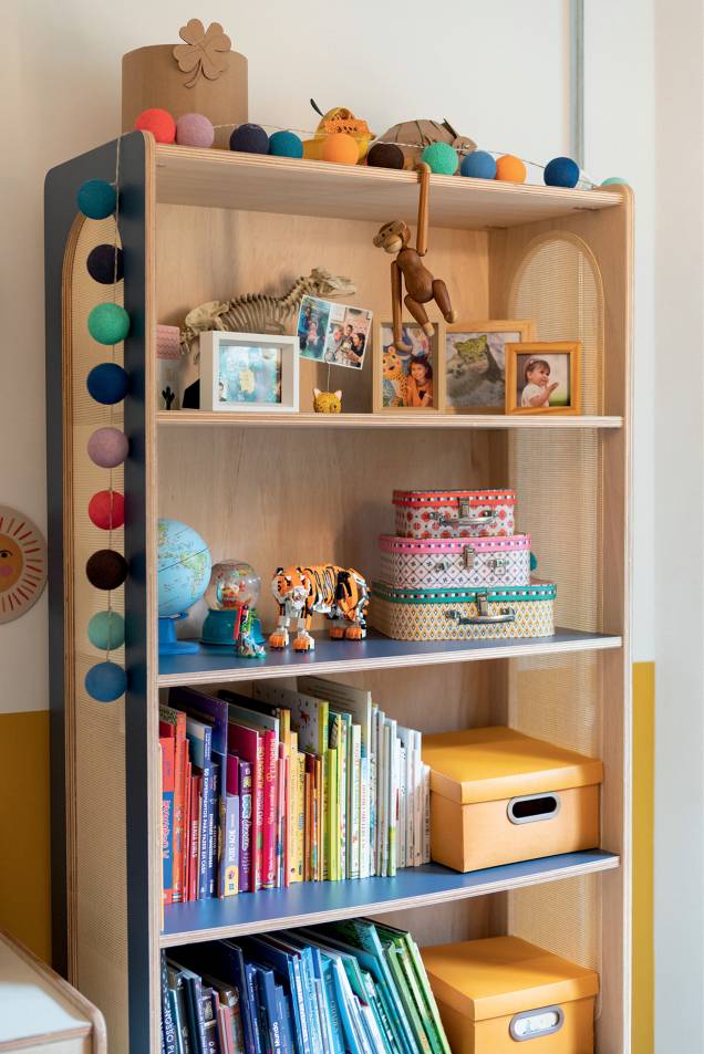 Os móveis do quarto de Bia são todos baixos e personalizados Os móveis do quarto de Bia são todos baixos e personalizados