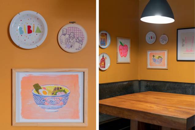 A décor da cozinha traz o calor do tom mostarda, quadros e lembranças da família A décor da cozinha traz o calor do tom mostarda, quadros e lembranças da família