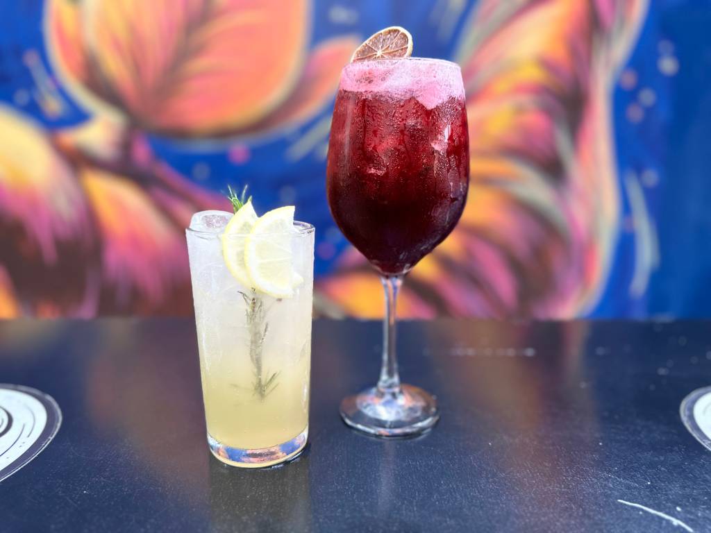 Koburger_Drinks sem Álcool Os drinques sem álcool Simple Red e Iced Passion, da Koburger