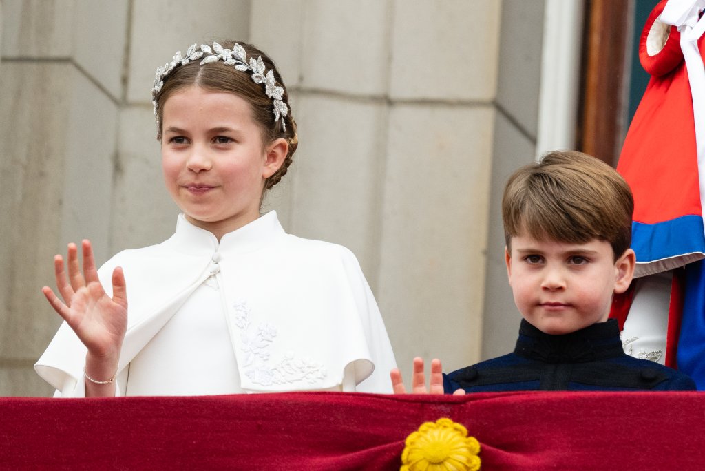princesa Charlotte na coroação do rei Charles
