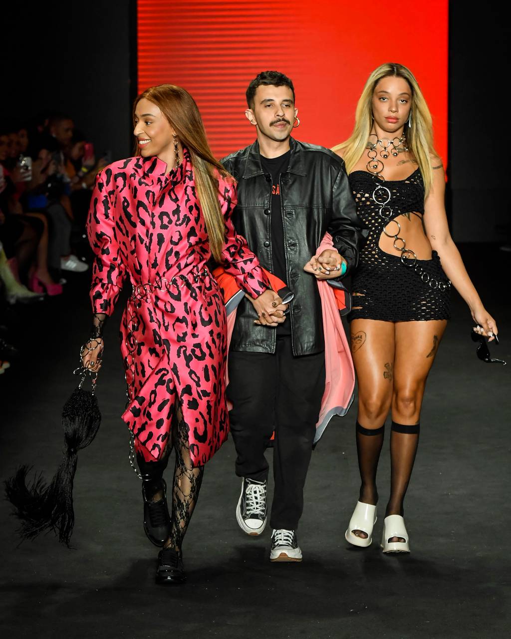 LedSPFW N55Foto: Ze Takahashi / @agfotosite Erika Hilton, Célio Dias e Urias em desfile da LED.