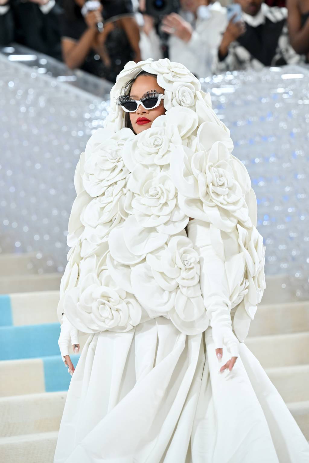 The 2023 Met Gala: Karl Lagerfeld: A Line of Beauty – Arrivals Rihanna no Met Gala 2023.