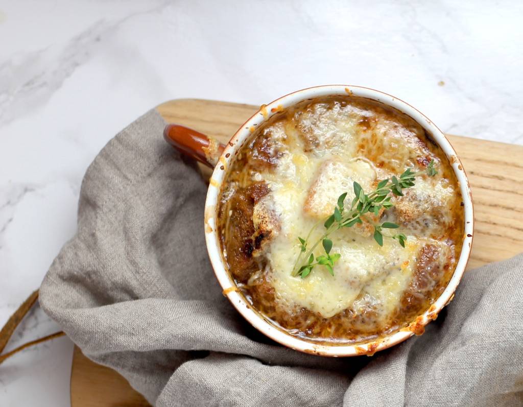 Sopa de cebola Sopa de cebola.