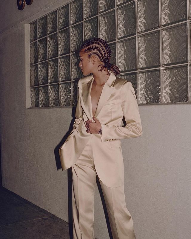 zendaya-terno-cetim Inspirações de ternos para madrinhas e noivas