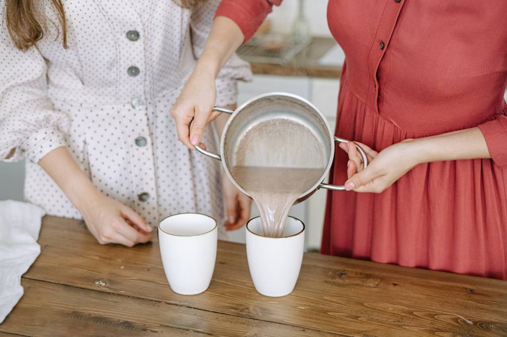 De especiarias à versão vegana: 10 receitas de chocolate quente caseiro