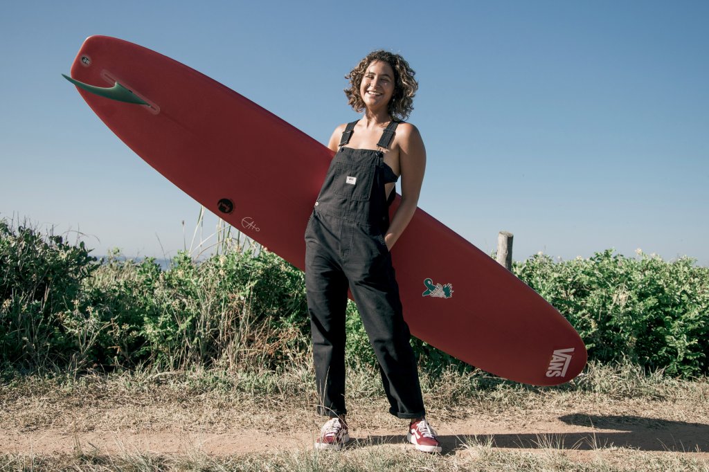 O mar é dela: Conheça a surfista brasileira Jasmim Avelino