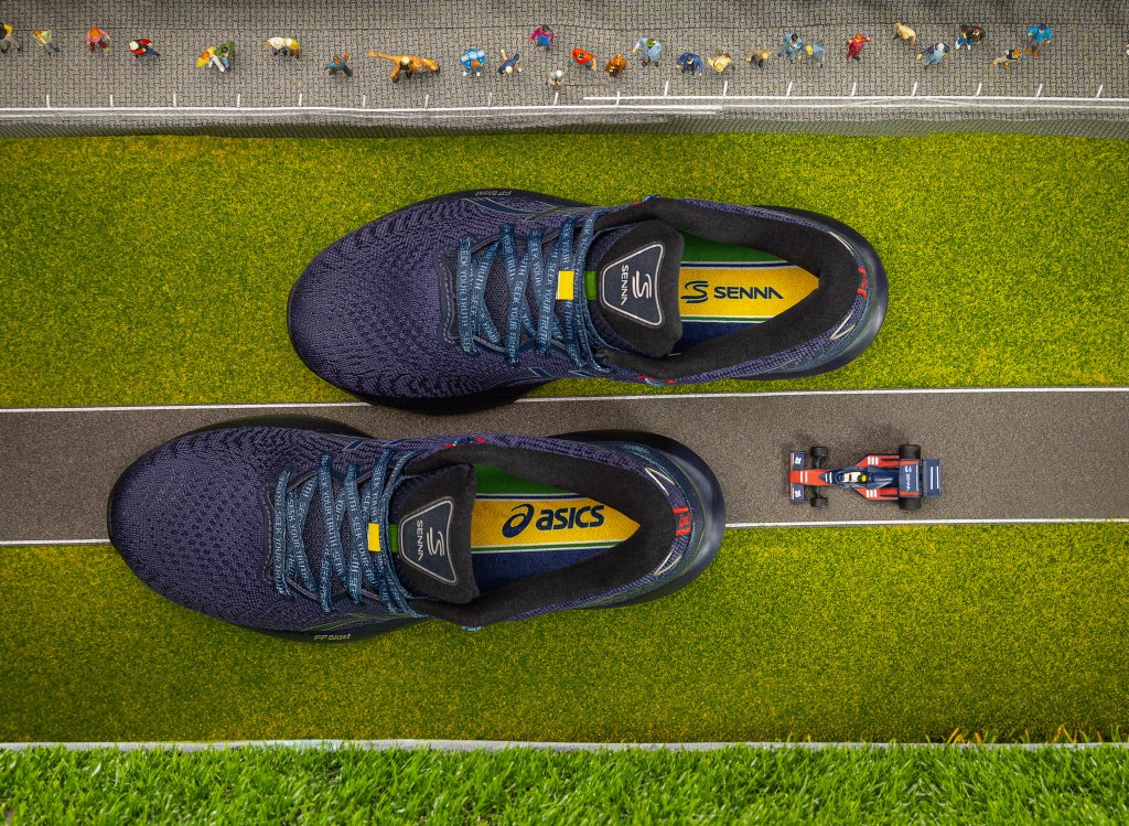 Detalhes no calçado fazem referência a carreira do piloto, como por exemplo sua assinatura no cadarço e cores relacionadas ao carro do atleta