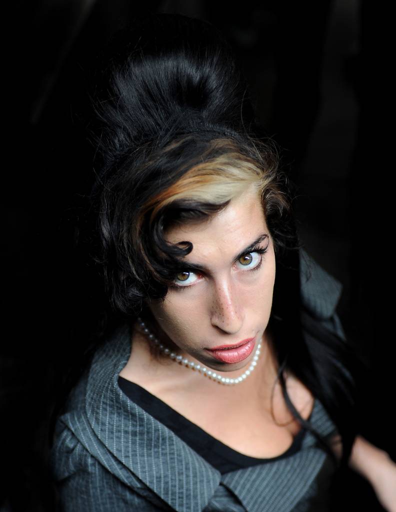 Amy Winehouse em visita ao tribual em Londres Amy Winehouse fotografada na saída de um tribunal em Londres