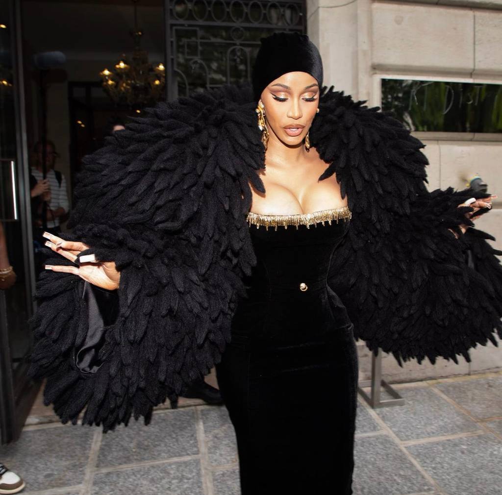 Cardi B em look especial da Schiaparelli