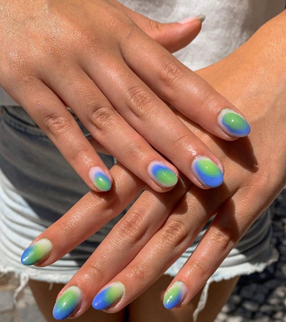 Aura nails nas cores do Brasil