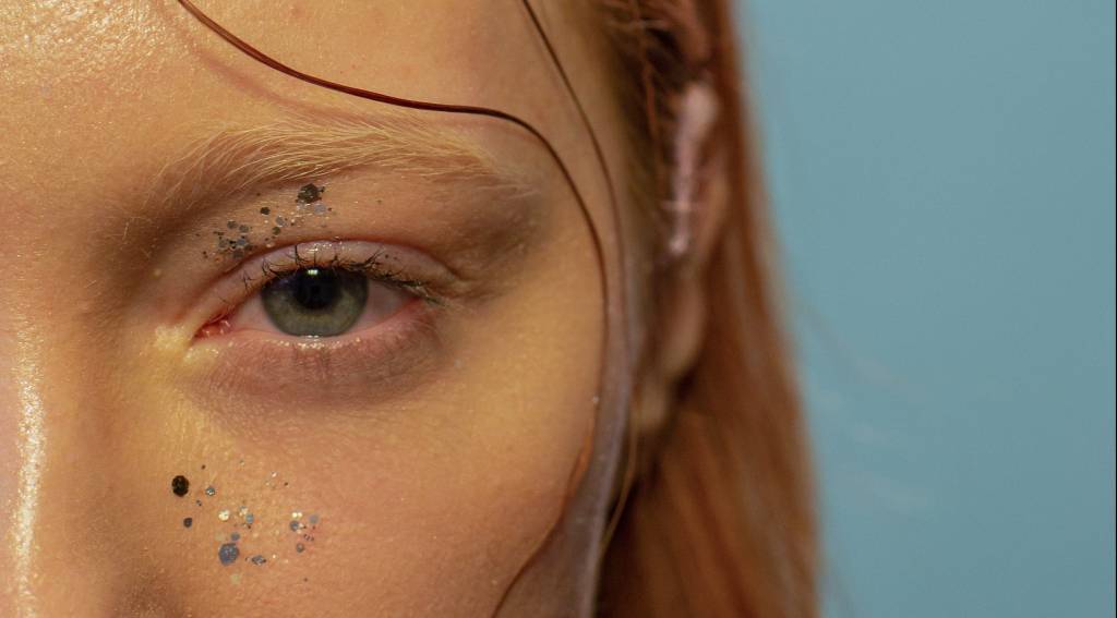 Cuidados com a região dos olhos Cuidados com a região dos olhos