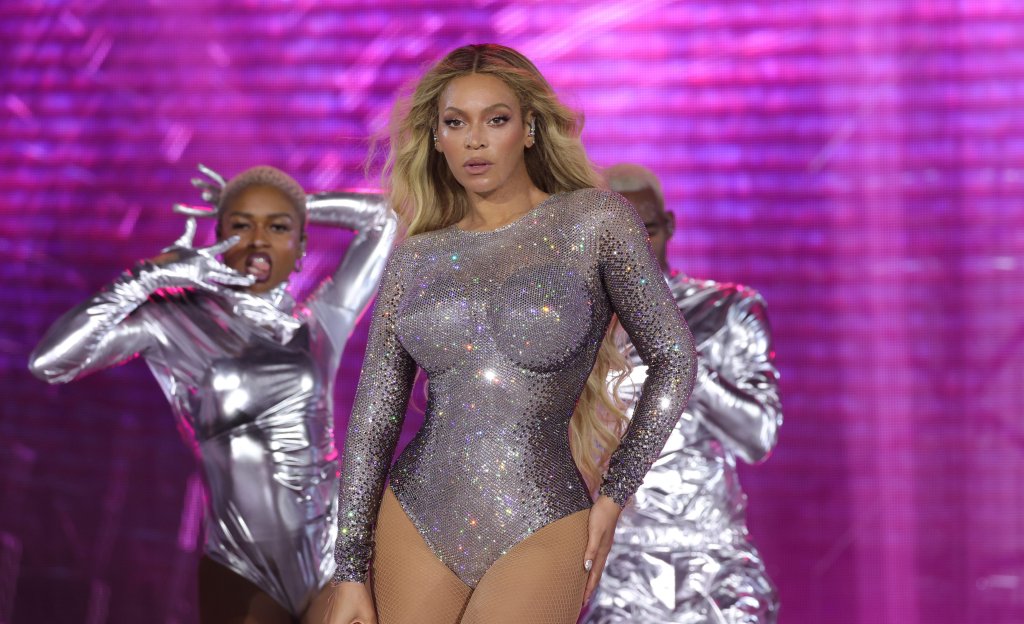Beyoncé durante apresentação da RENAISSANCE WORLD TOUR