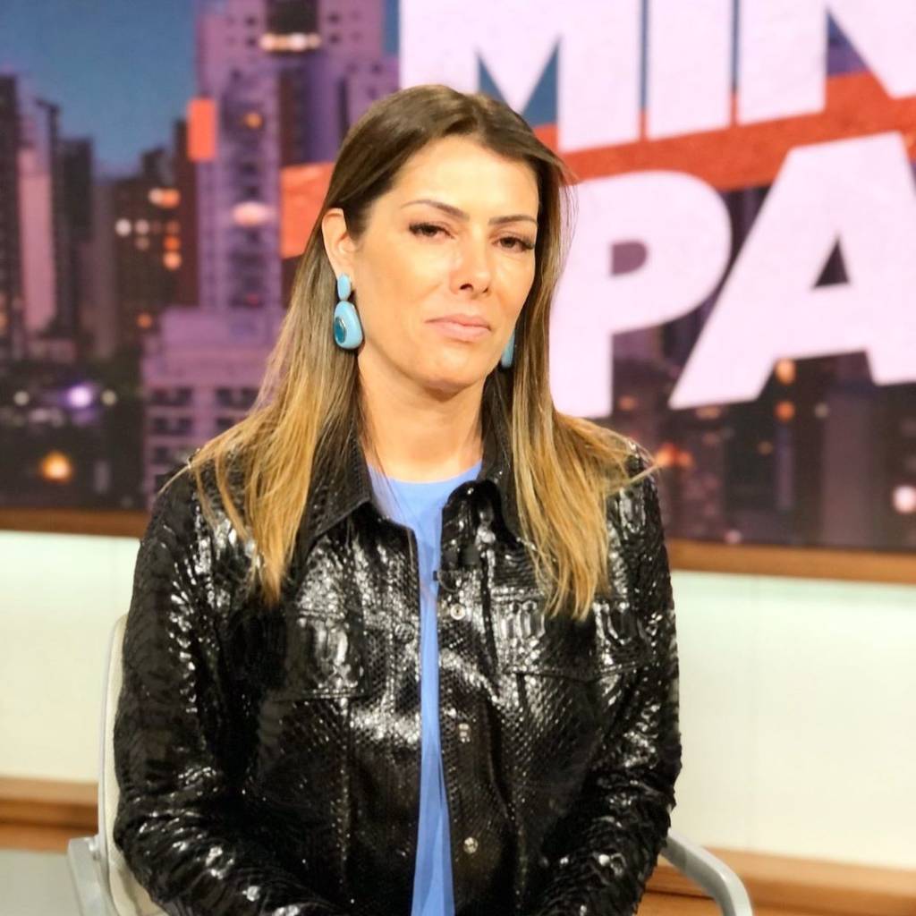 Mina-de-passe Luciana Mariano, primeira mulher a narrar jogo no Brasil