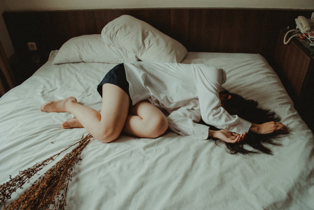 Existem diversas causas que podem levar à paralisia do sono, dentre elas a higiene do seu sono
