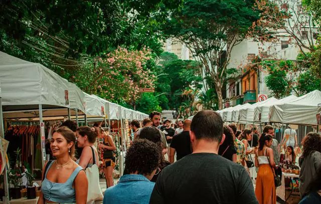 A Feira Ofício é considerada uma das melhores feiras de ruas em São Paulo.