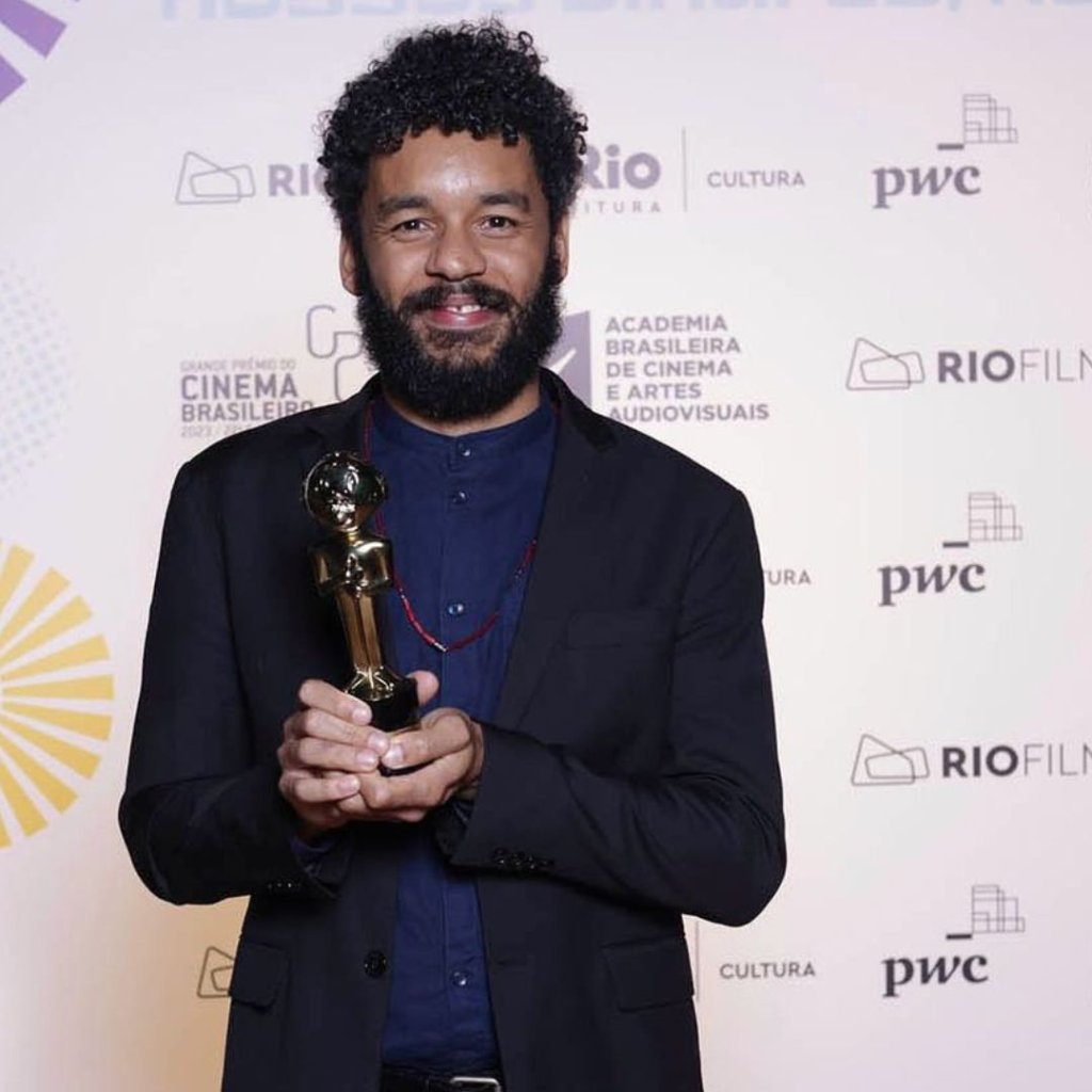 Diretor Gabriel Martins vencedor da categoria de Melhor Diretor por Marte Um