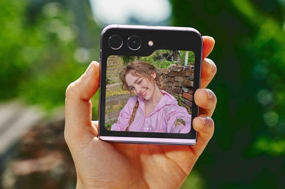 Samsung Galaxy ZFlip 5: testamos o novo modelo e adoramos a tela frontal maior, ideal para selfies