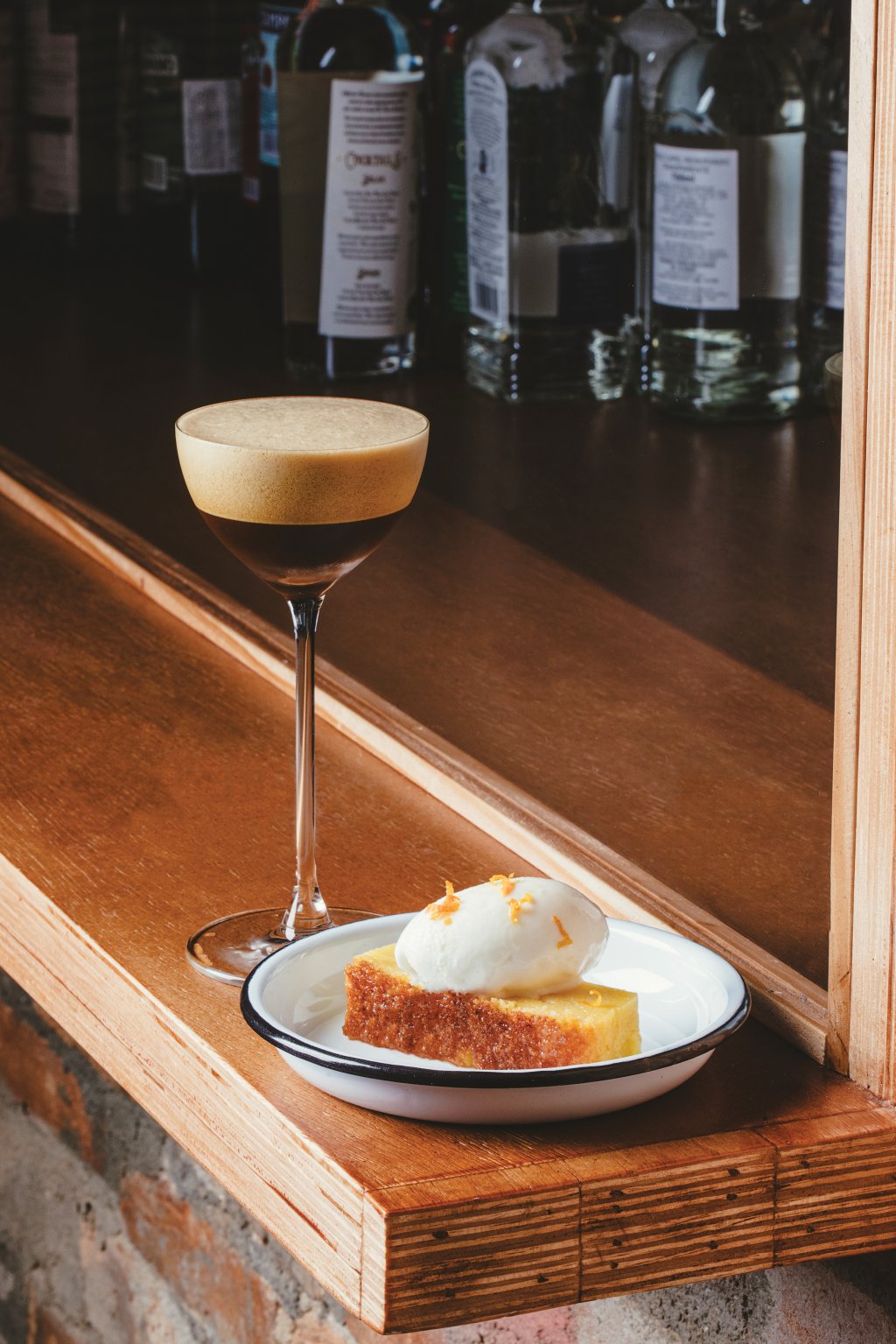 Espresso Martini e quindim, do Bar dos Cravos
