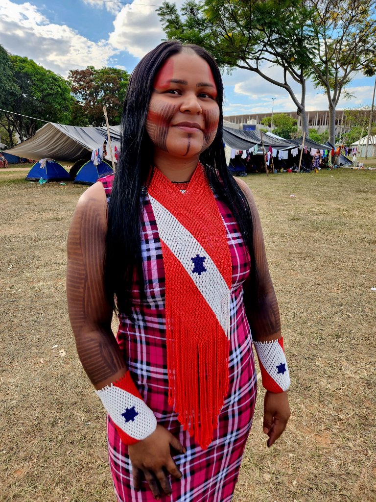 Emi Kayapó na Marcha das Mulheres Indígenas.