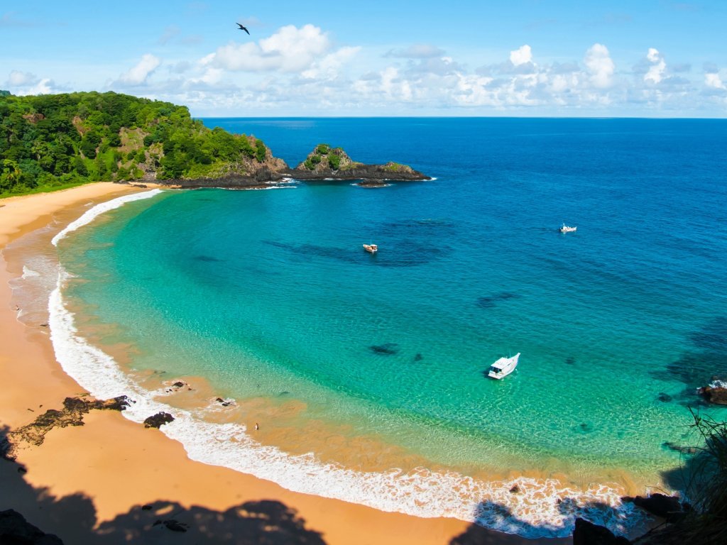 Praia do Sancho foi considerada a melhor praia do mundo pelo Trip Advisor.