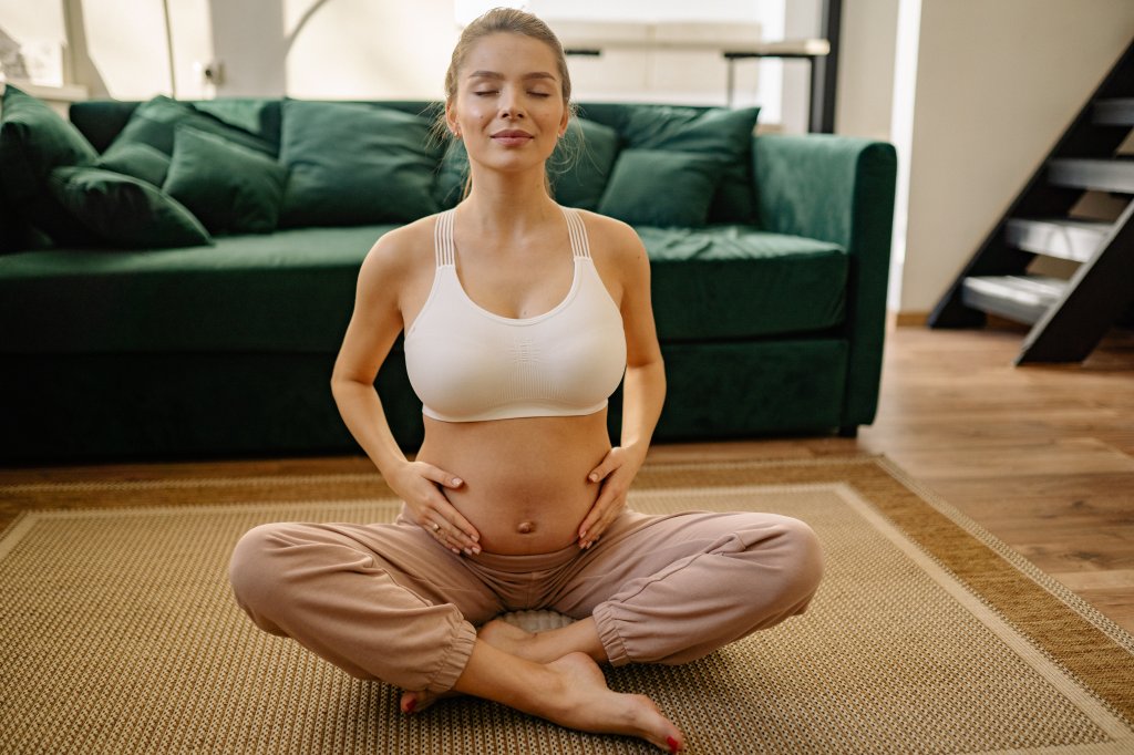Já que o mito de que “mulheres grávidas não podem malhar” é associado com frequência ao desenvolvimento saudável do feto, nada melhor do que refutar com incontáveis benefícios