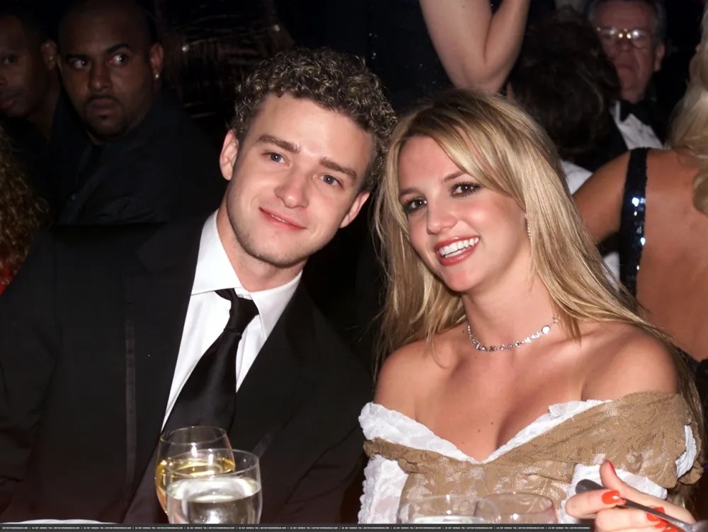 Britney e Justin mantiveram o relacionamento por quase 3 anos e uma suposta traição teria sido o motivo para a separação
