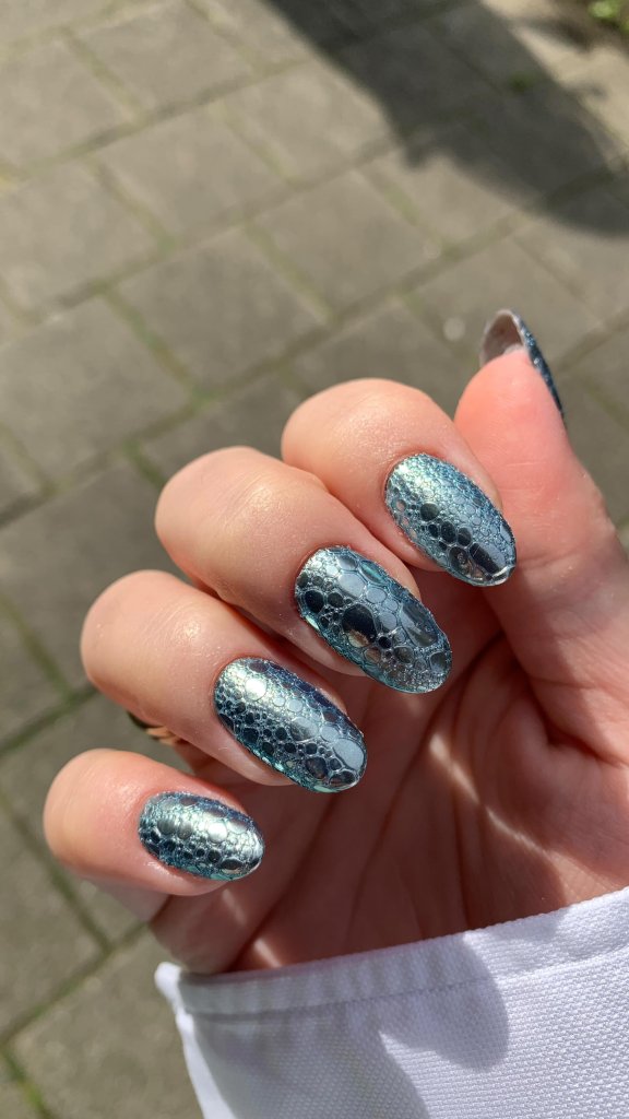bubble nail azul metalizado