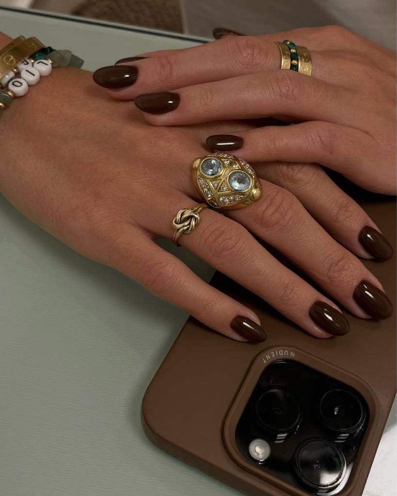 unhas-mocha-paintedbyjools