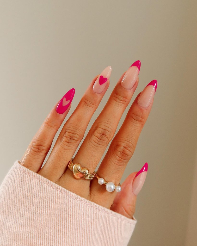 A versão rosa ganha três tipos de nail art diferentes