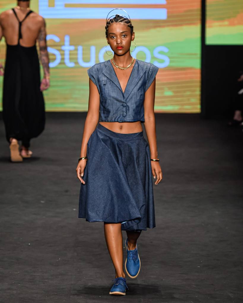 TA StudiosSPFW N56 Foto: Ze Takahashi/ @agfotosite O all jeans chegou marcando tendência na SPFW