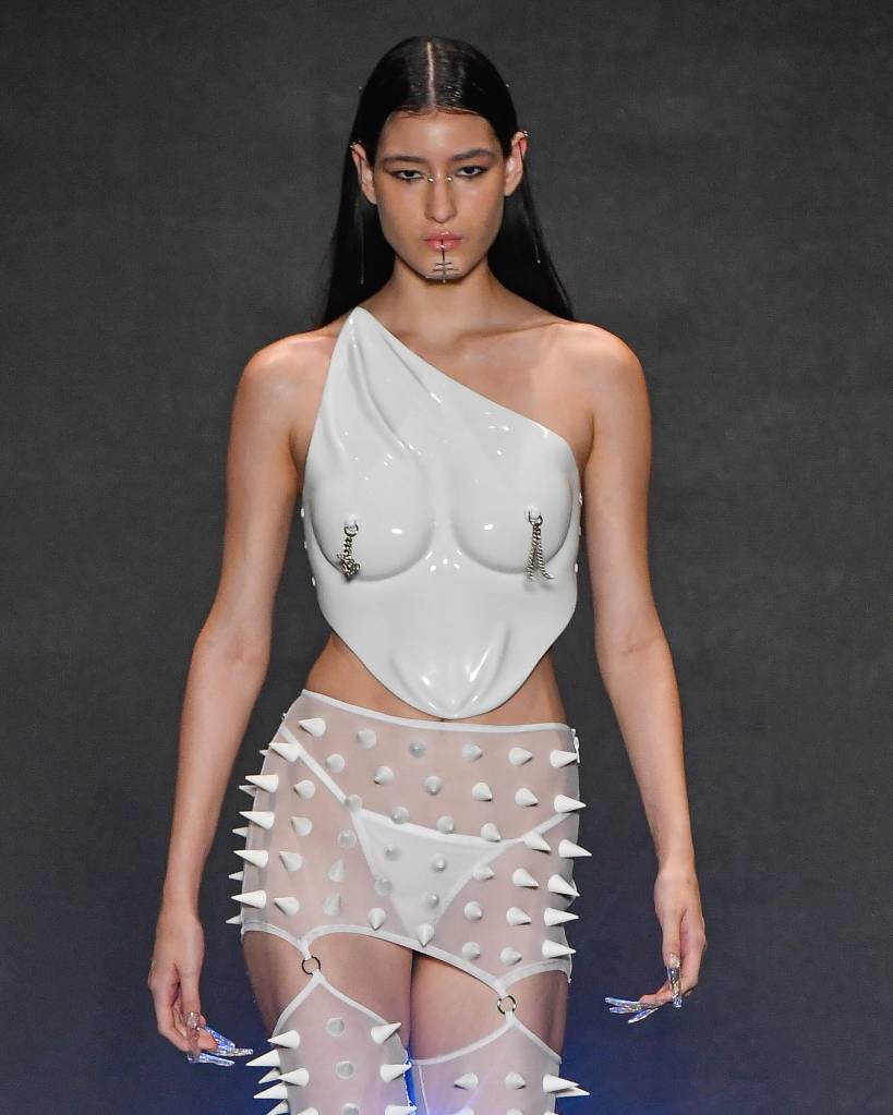 ArtemisiSPFW N56Foto: Ze Takahashi/ @agfotosite A transparência também foi empregada com peças íntimas
