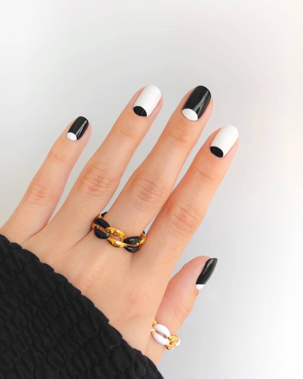 nail-art-moderna Nail art com preto e branco invertido