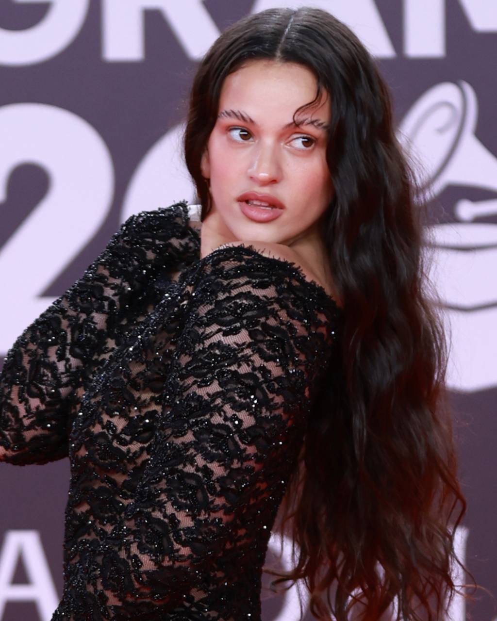 rosalia-beleza-grammy-latino-2023 A beleza das famosas no Grammy Latino 2023