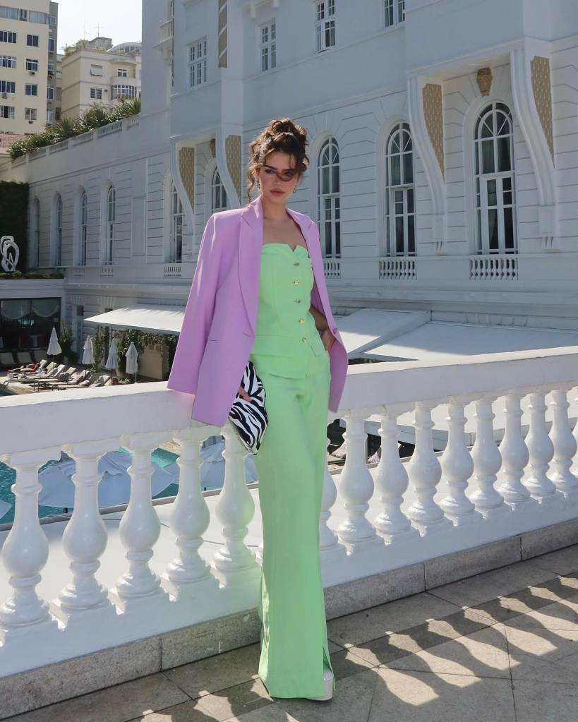 tom-pastel-look-corporativo-5 O blazer lavanda combina com vários looks e faz a vez de terceira peça com o conjunto verde