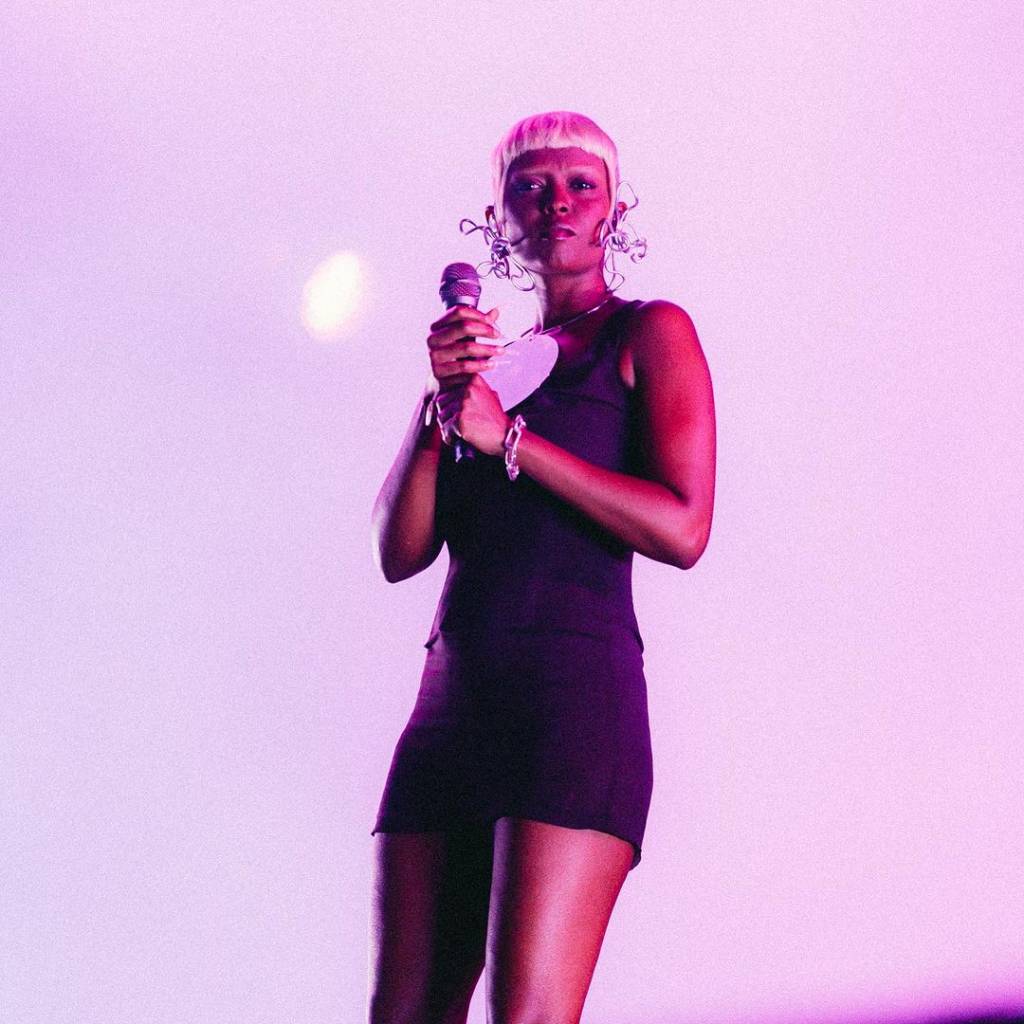 A cantora norte-americana Kelela durante show no Primavera Sound A cantora norte-americana Kelela durante show no Primavera Sound