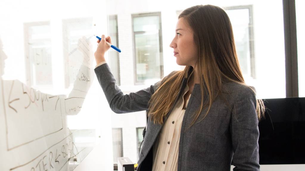 Vai mudar de carreira em 2024? Como fazer a transição sem riscos