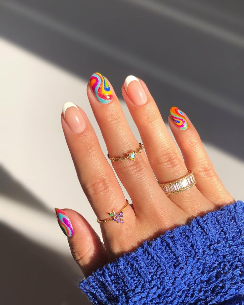 Nail art colorida para usar no verão
